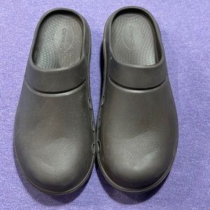 Brown Oofos Clogs 8 39 Like New